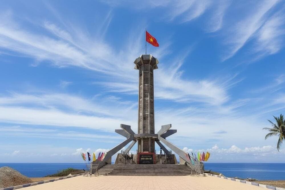 Cột cờ Tổ Quốc đảo Cồn Cỏ